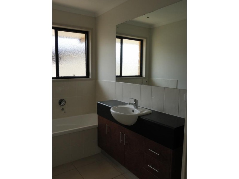 11 Chandon Court, Emerald QLD 4720