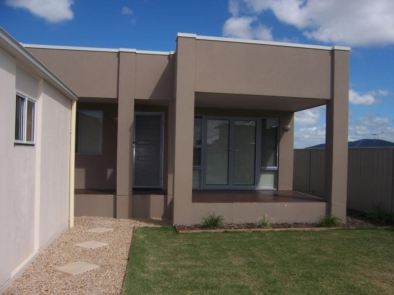 16B Mayfair Drive, Emerald QLD 4720