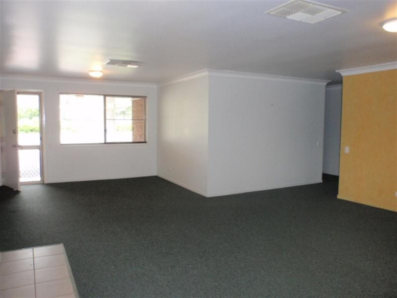 16 Cowan Crescent, Emerald QLD 4720