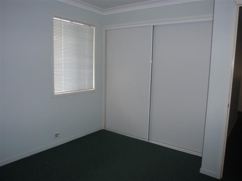 16 Cowan Crescent, Emerald QLD 4720