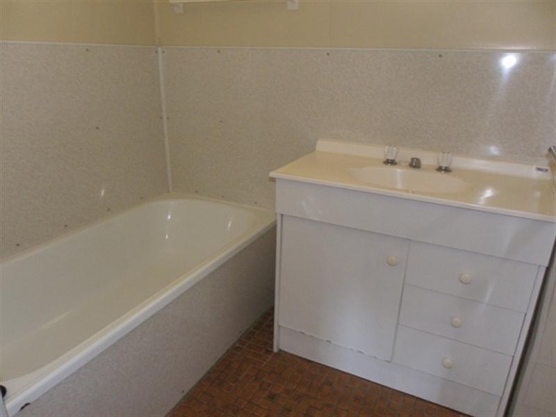 109 Harris Street, Emerald QLD 4720