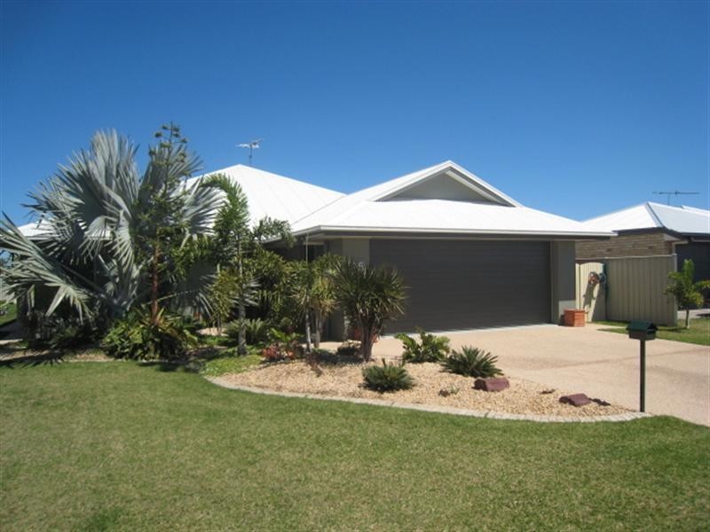 25 Mayfair Drive, Emerald QLD 4720
