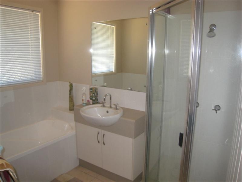 25 Mayfair Drive, Emerald QLD 4720