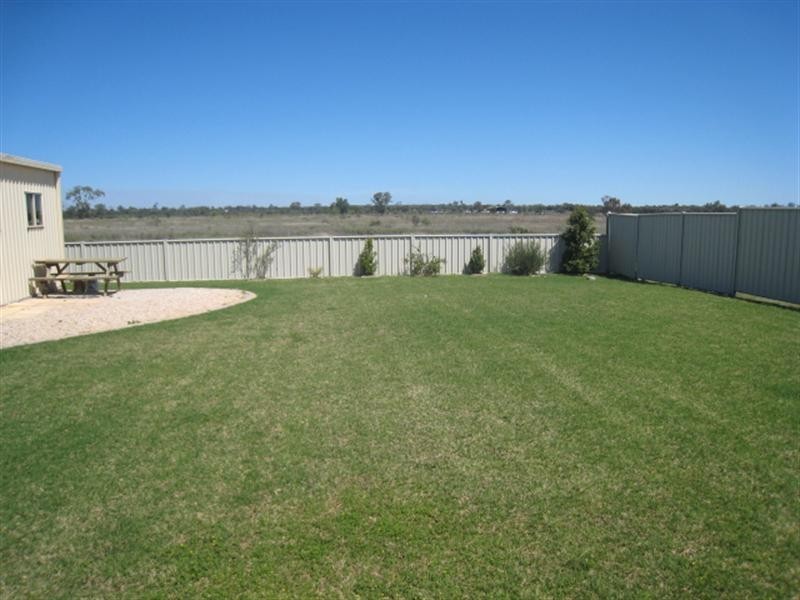 25 Mayfair Drive, Emerald QLD 4720