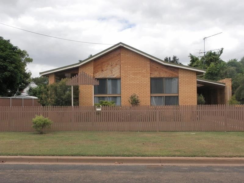 114 Harris Street, Emerald QLD 4720