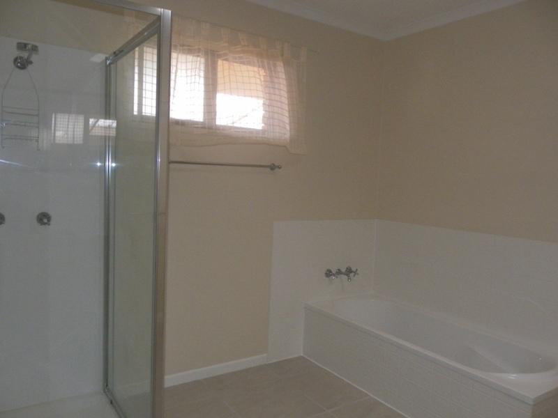 114 Harris Street, Emerald QLD 4720