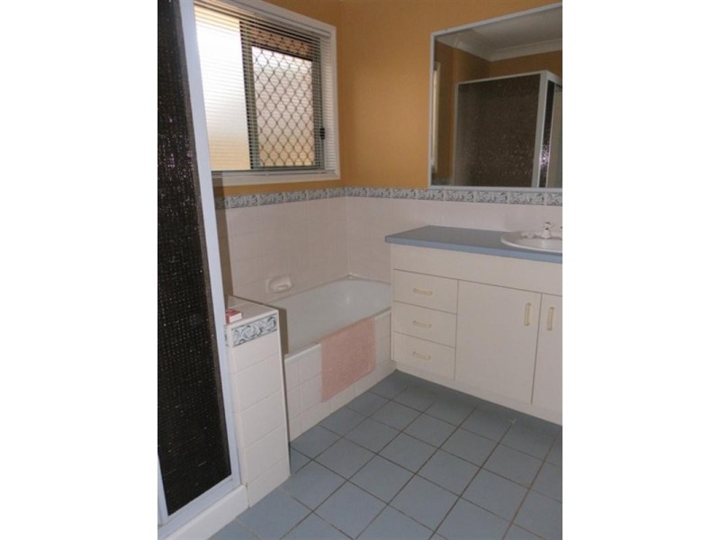 1 Kurrajong Close, Emerald QLD 4720