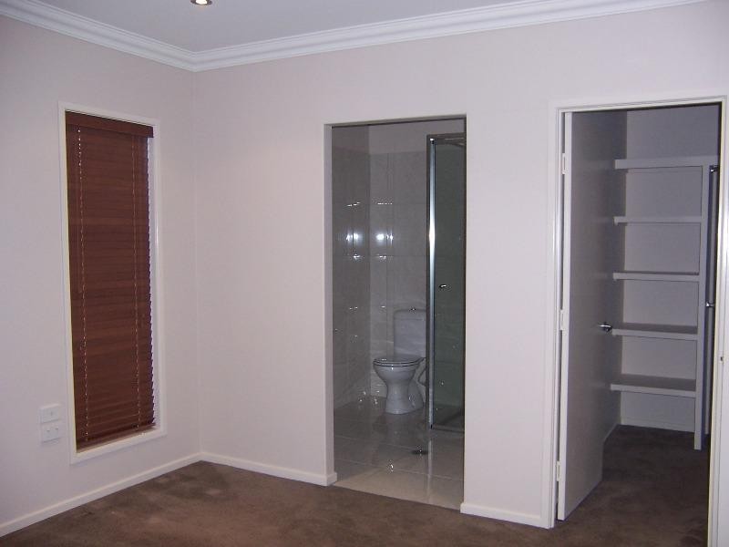 16 Glovar Street, Emerald QLD 4720