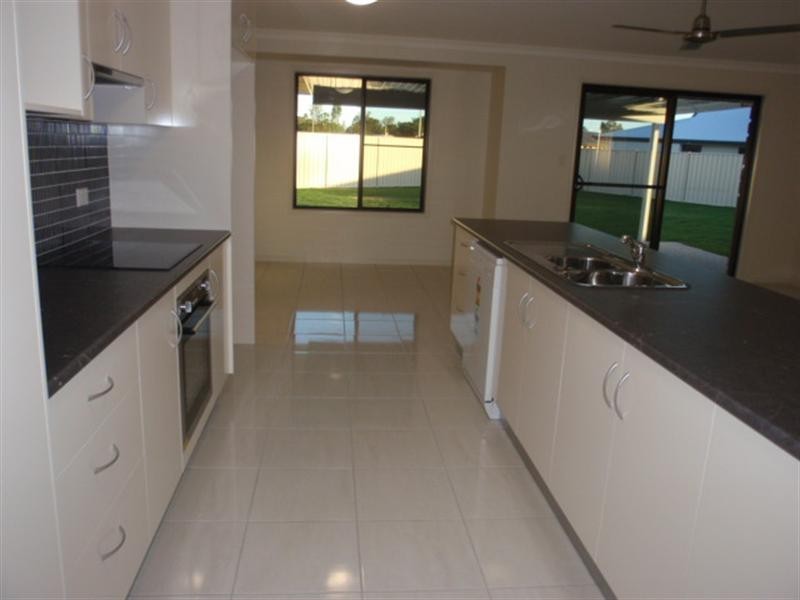 5 Highlands Court, Emerald QLD 4720