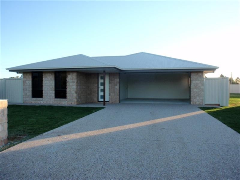 5 Highlands Court, Emerald QLD 4720