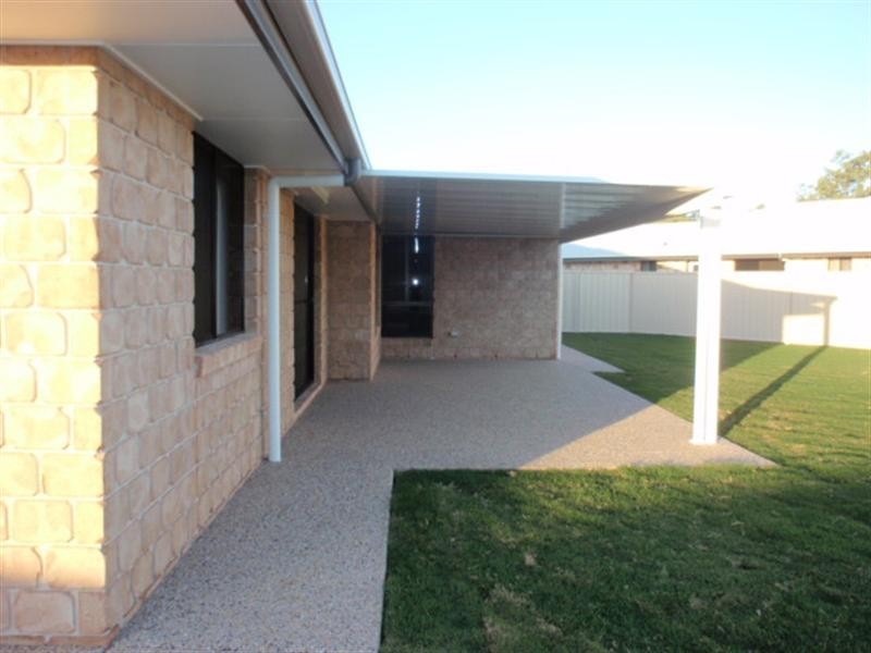 5 Highlands Court, Emerald QLD 4720