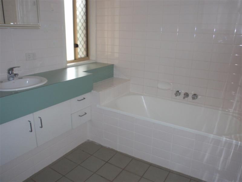 39 Crinum Crescent, Emerald QLD 4720