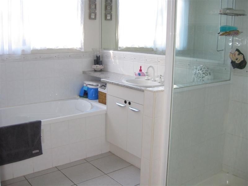 2 Poinciana Drive, Emerald QLD 4720