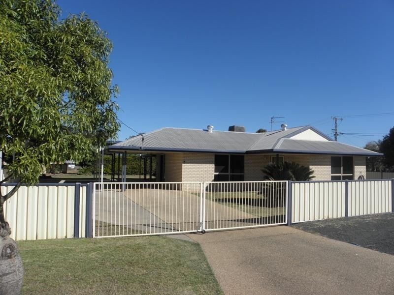 8 Stephanie Court, Emerald QLD 4720