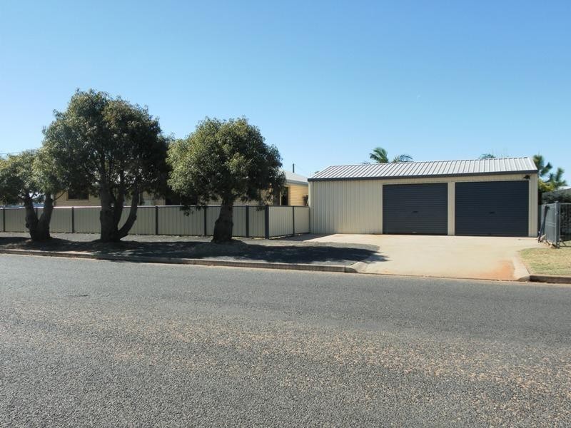 8 Stephanie Court, Emerald QLD 4720