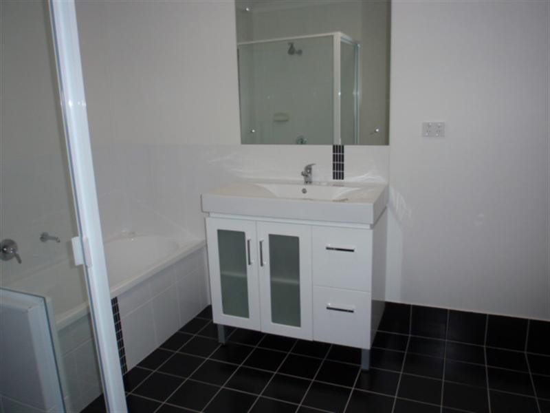 4/38 Long Street, Emerald QLD 4720