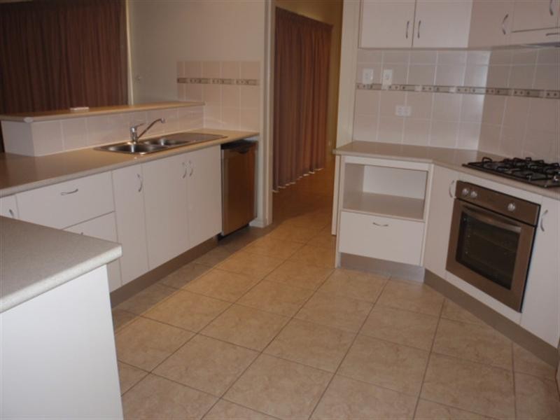 3 Chandon Court, Emerald QLD 4720