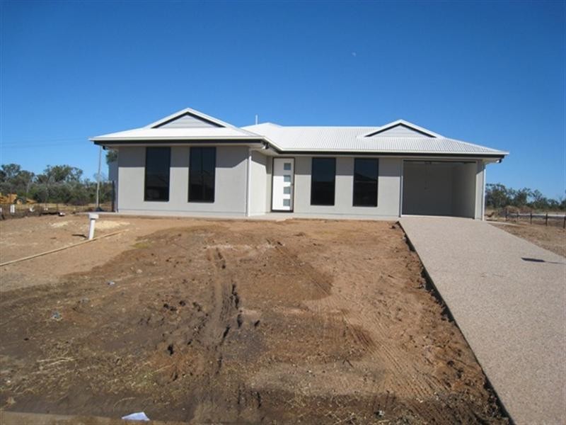 7 Newman Drive, Emerald QLD 4720