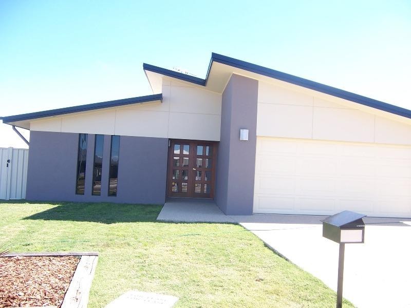 15 Desgrand Street, Emerald QLD 4720