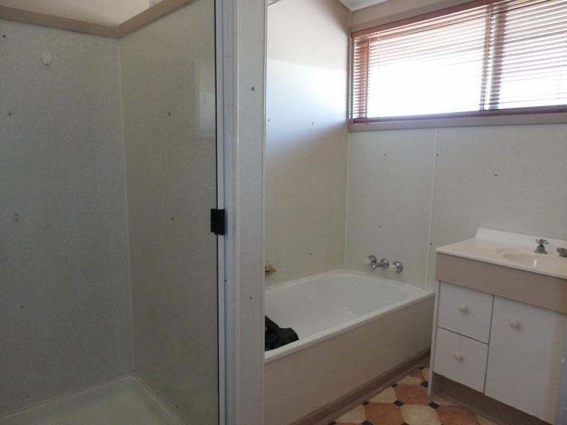27 Stower Street, Blackwater QLD 4717