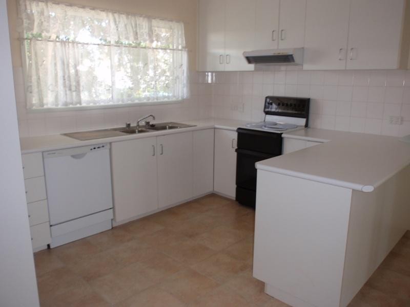 11 Roseanne Road, Emerald QLD 4720