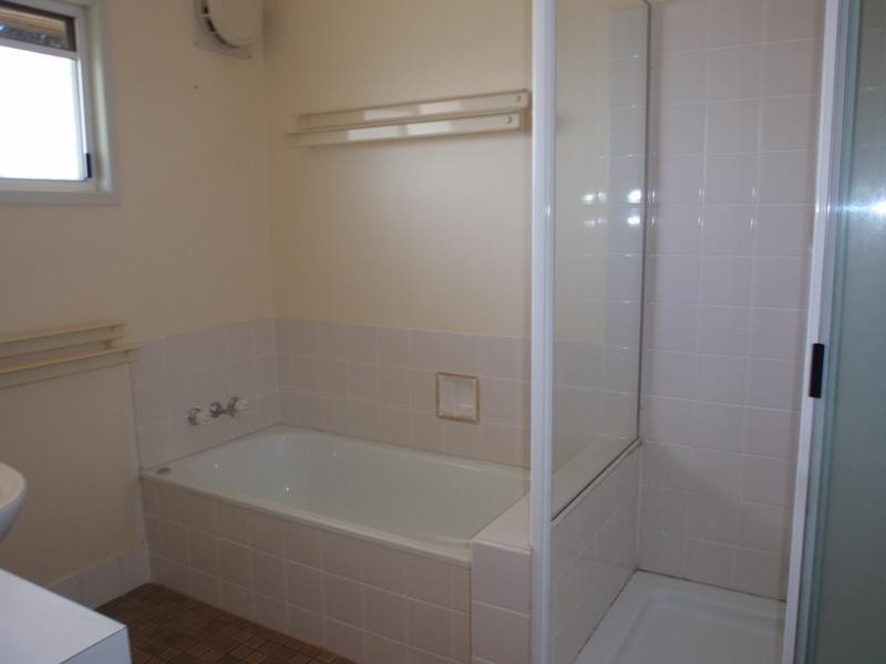 11 Roseanne Road, Emerald QLD 4720