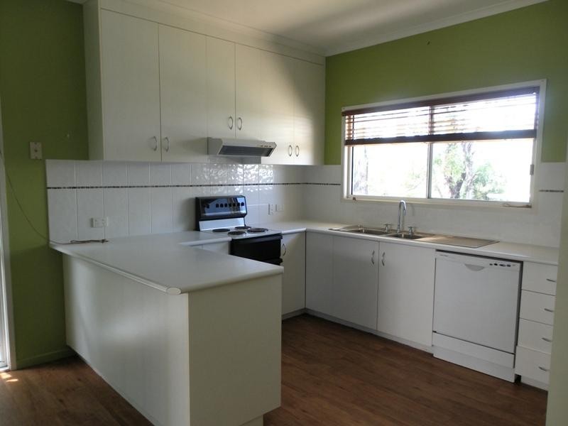 30 Colleen Avenue, Emerald QLD 4720