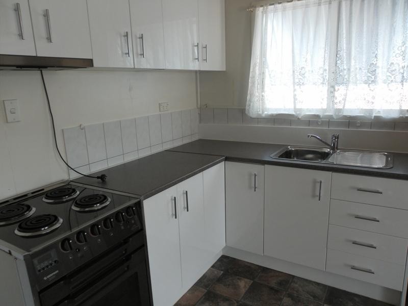 2/24 Old Airport Drive, Emerald QLD 4720