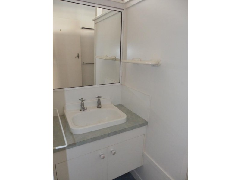 2/24 Old Airport Drive, Emerald QLD 4720