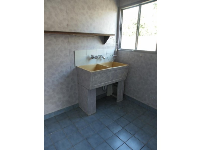 2/24 Old Airport Drive, Emerald QLD 4720