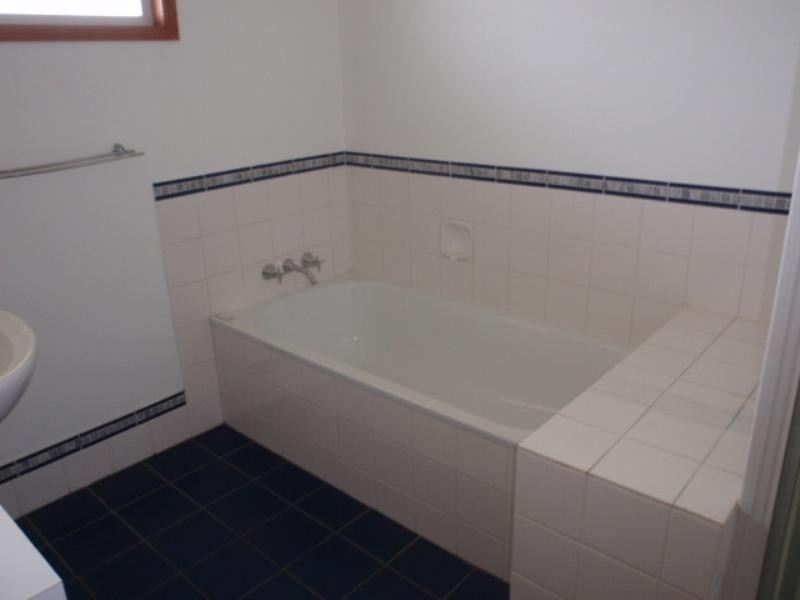 98 Moody Street, Emerald QLD 4720