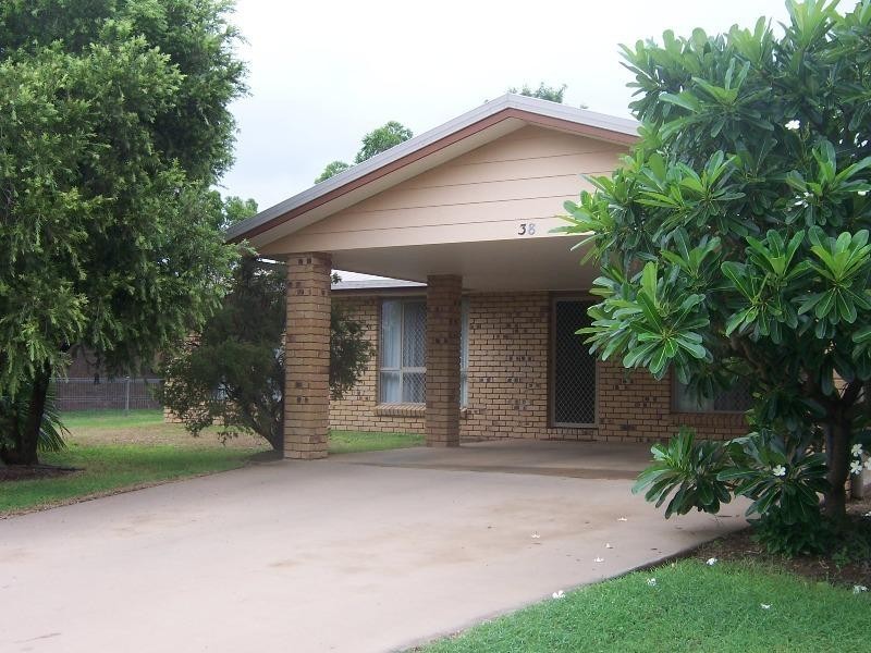 38 White Street, Emerald QLD 4720