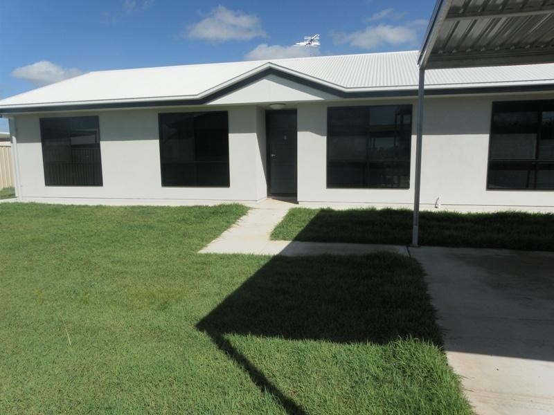 2/44 Bailey Street, Capella QLD 4723