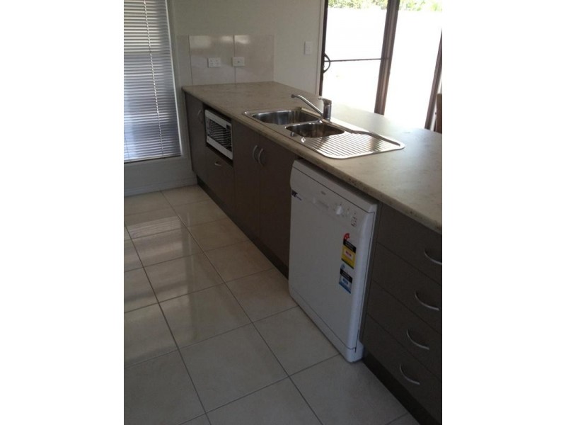 2/44 Bailey Street, Capella QLD 4723