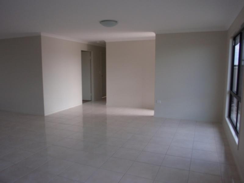 2/44 Bailey Street, Capella QLD 4723