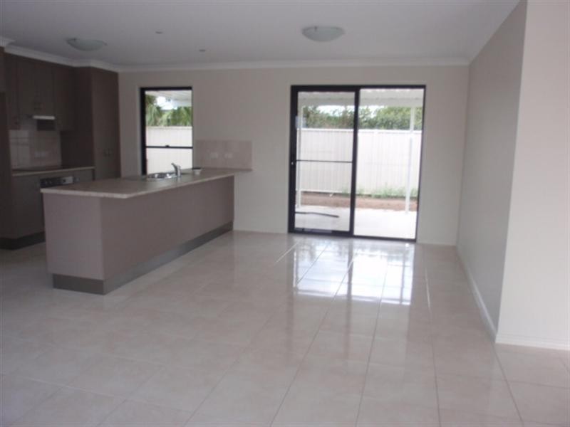 2/44 Bailey Street, Capella QLD 4723