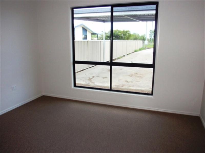 2/44 Bailey Street, Capella QLD 4723