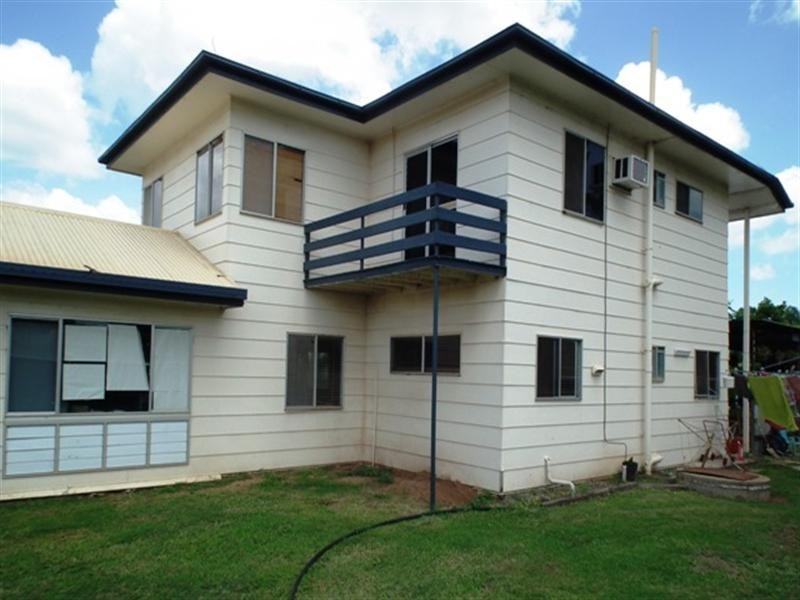 2 Church Street, Bluff QLD 4702