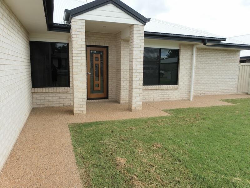 30 Berthun Street, Emerald QLD 4720