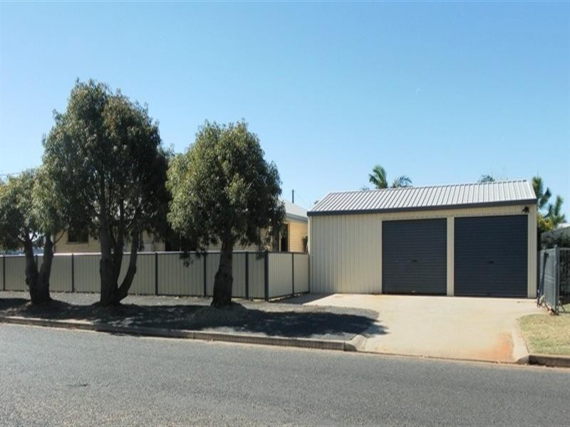 8 Stephanie Court, Emerald QLD 4720