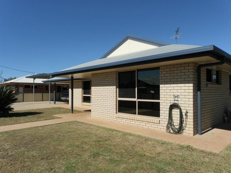 8 Stephanie Court, Emerald QLD 4720