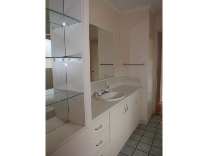 9 Fern Court, Emerald QLD 4720