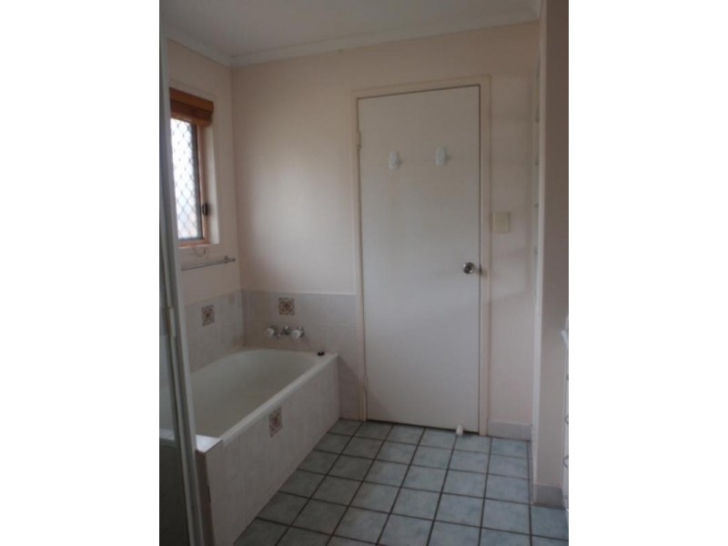 9 Fern Court, Emerald QLD 4720