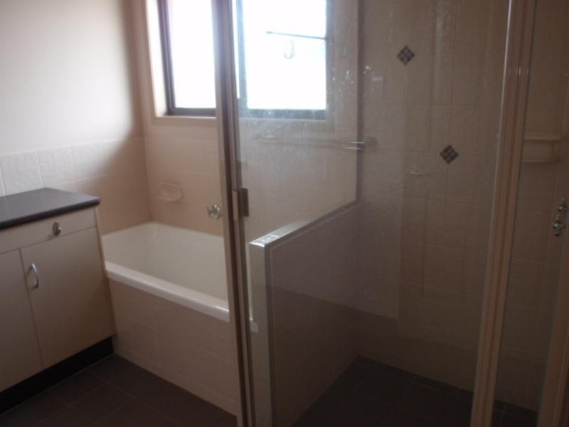 2/5 Brokenwood Street, Emerald QLD 4720