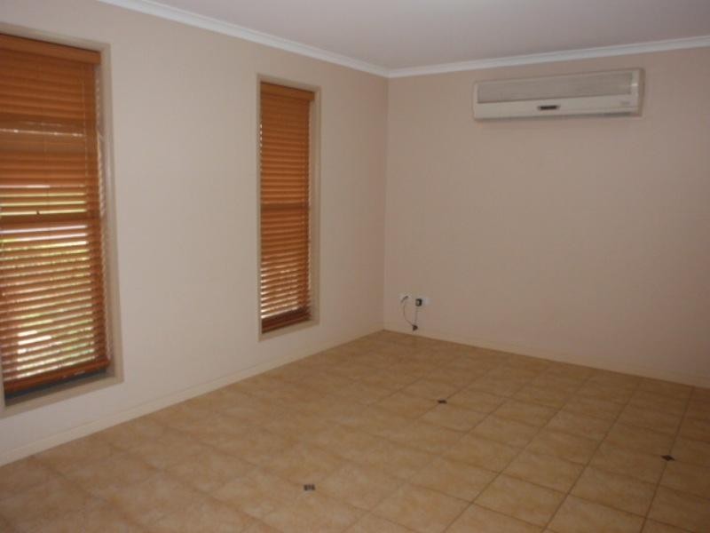 2/5 Brokenwood Street, Emerald QLD 4720