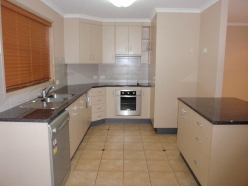 2/5 Brokenwood Street, Emerald QLD 4720
