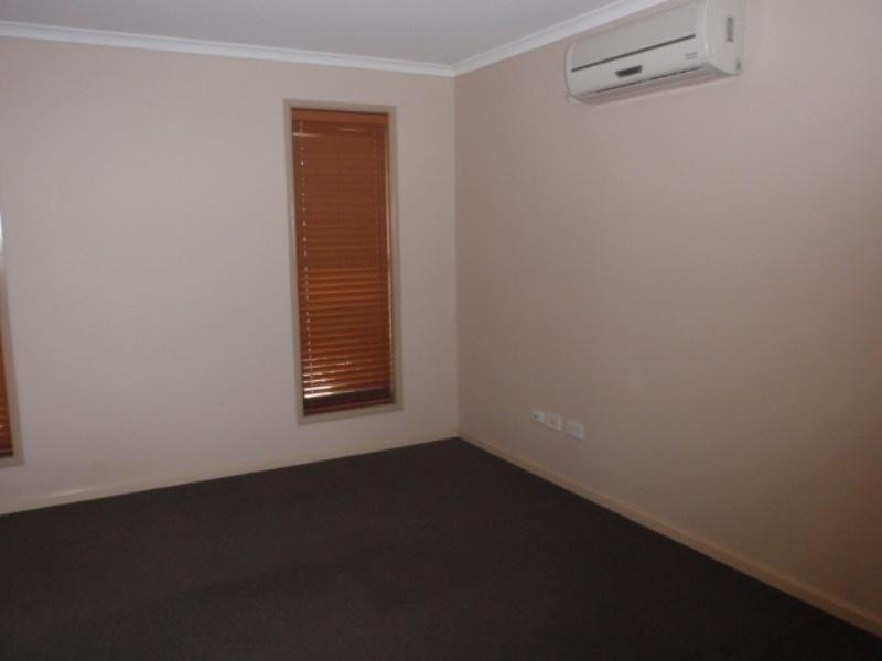 2/5 Brokenwood Street, Emerald QLD 4720