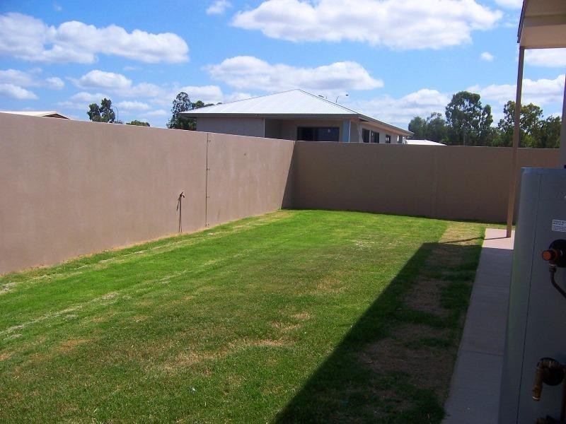 1/10 Guy Street, Emerald QLD 4720