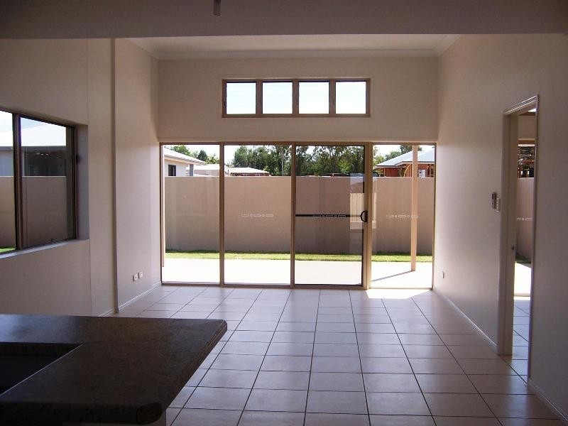 1/10 Guy Street, Emerald QLD 4720