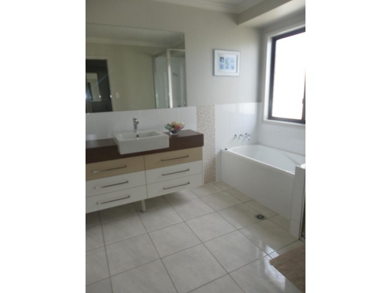 15 Glovar Street, Emerald QLD 4720